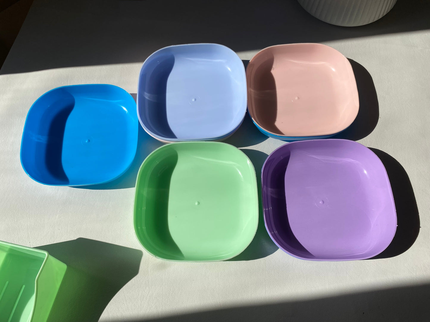 10pcs Plates Set With Holder (Random Colours)